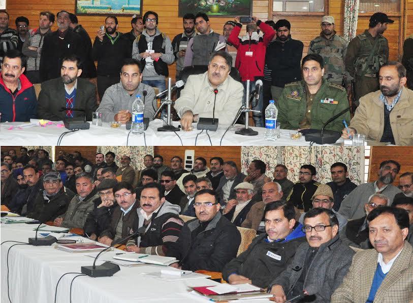 Div Com reviews progress of works in Bandipora, winter supply to Gurez